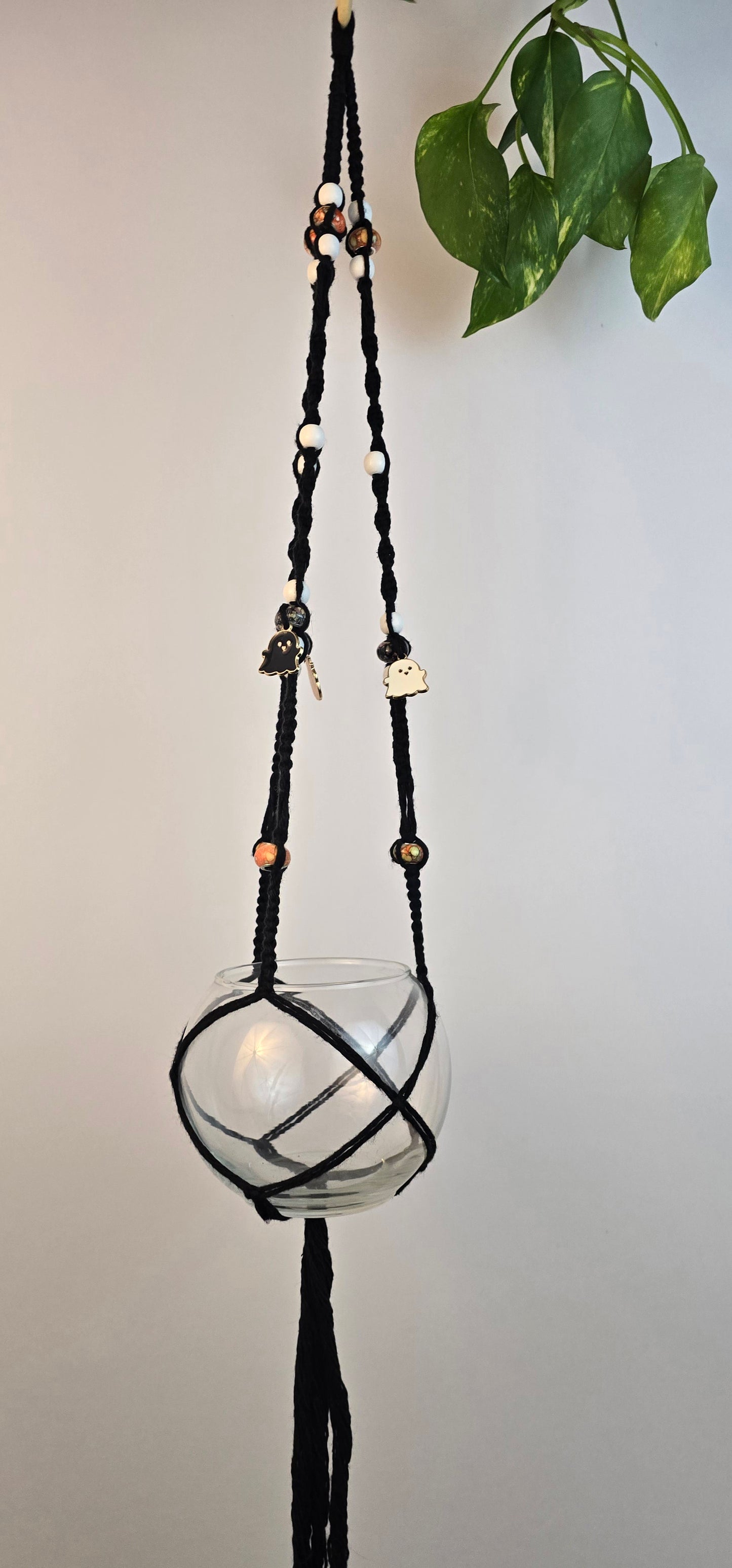 Macrame plant hanger